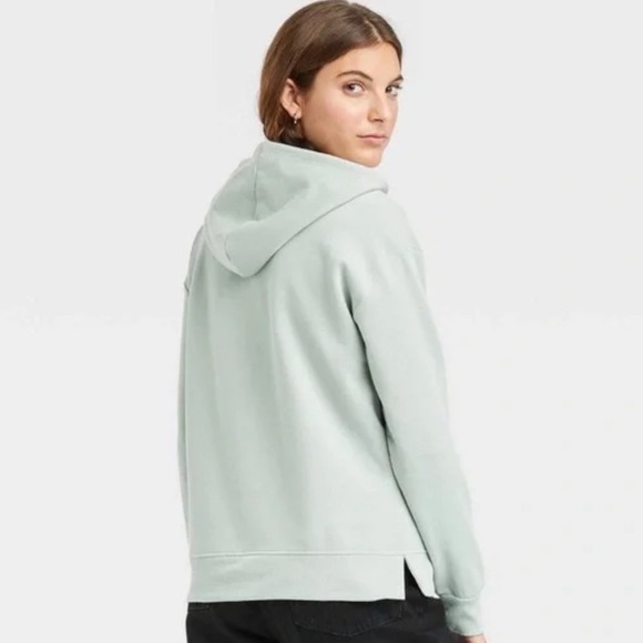 MTV Christmas hooded Sweatshirt present nwt - Picture 2 of 6